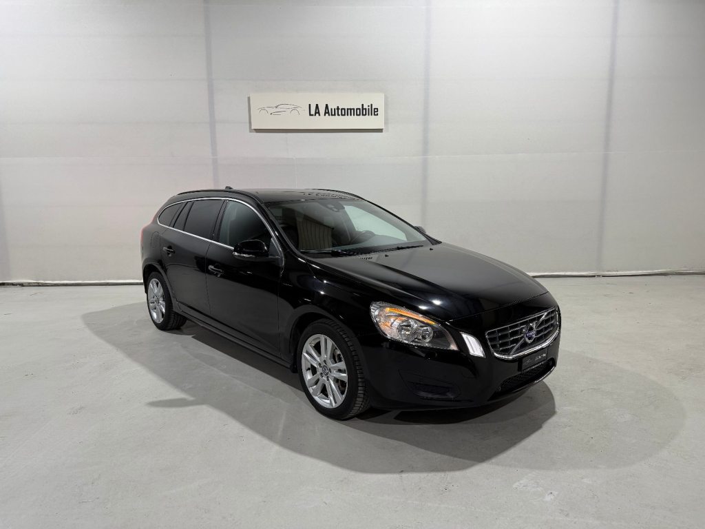 VOLVO V60 3.0 T6 Momentum AWD, Benzin, Occasion / Gebraucht, Automatik - 5