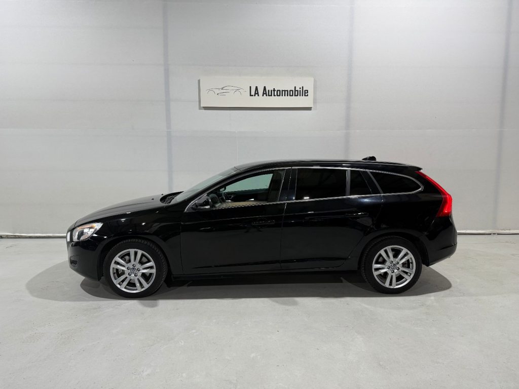 VOLVO V60 3.0 T6 Momentum AWD, Benzin, Occasion / Gebraucht, Automatik - 3