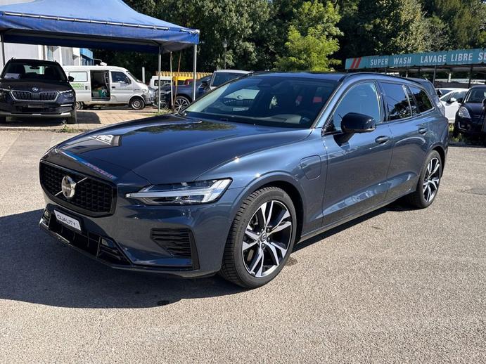VOLVO V60 2.0 T6 TE Plus Dark eAWD, Plug-in-Hybrid Benzin/Elektro, Occasion / Gebraucht, Automatik