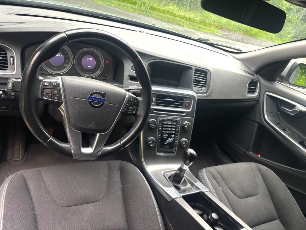 VOLVO V60 1.6 T4 Momentum flexiF, Benzin, Occasion / Gebraucht, Handschaltung - 7