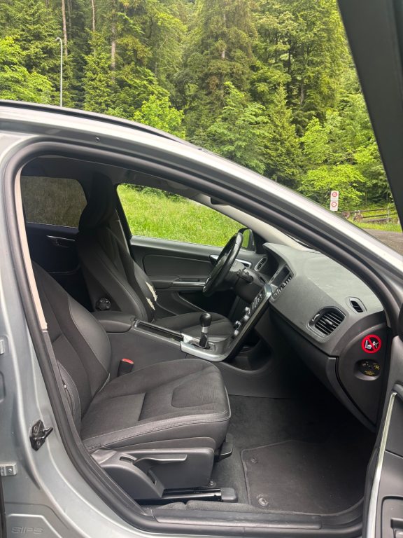 VOLVO V60 1.6 T4 Momentum flexiF, Benzin, Occasion / Gebraucht, Handschaltung - 5