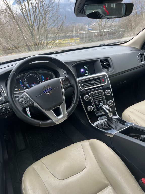 VOLVO V60 2.4 D6 TE Mom. Dyn. Ed. PlH, Plug-in-Hybrid Diesel/Electric, Second hand / Used, Automatic - 7