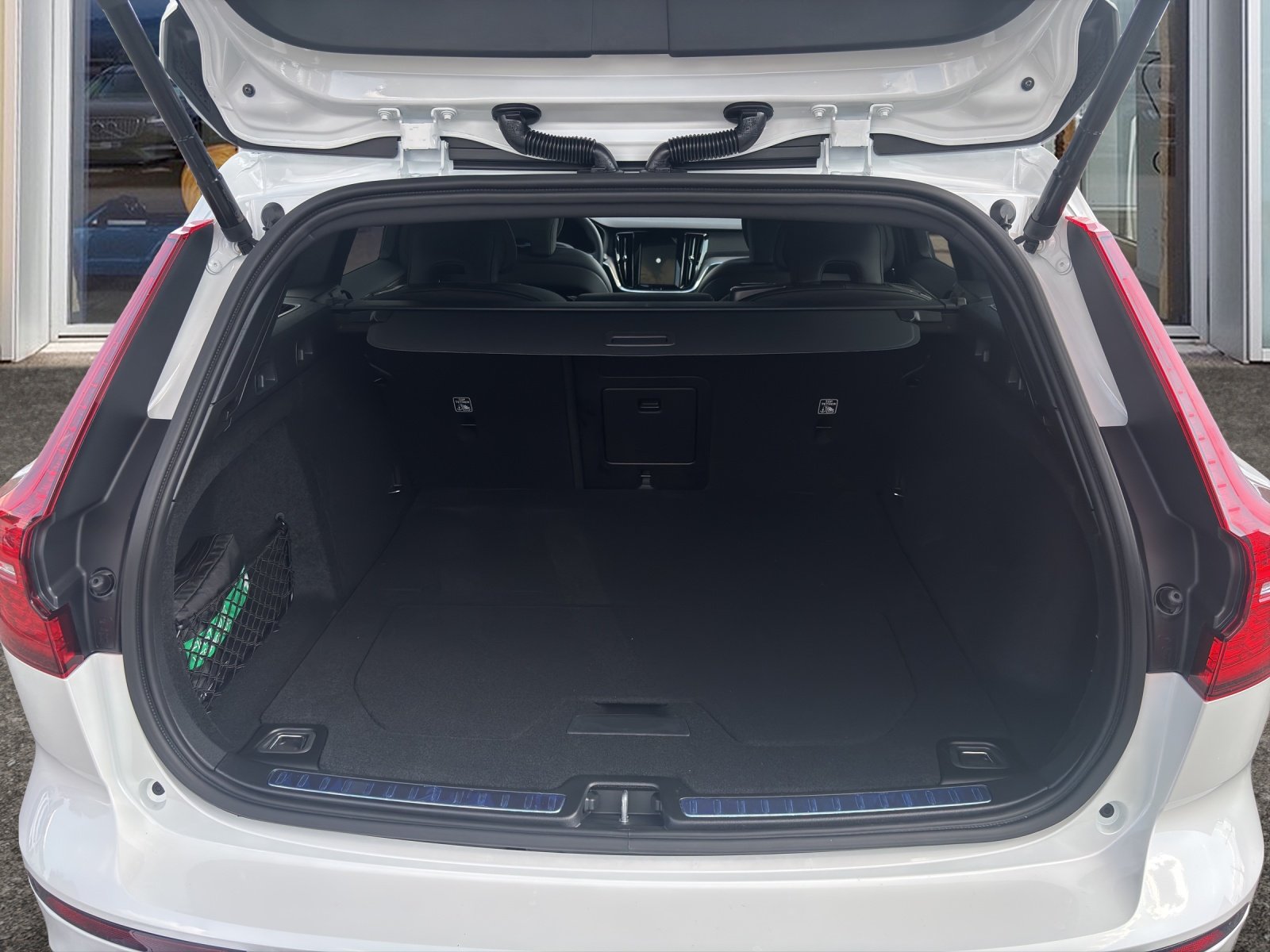 VOLVO V60 2.0 T6 TE Ultra Dark eAWD, Plug-in-Hybrid Benzin/Elektro, Vorführwagen, Automatik - 7