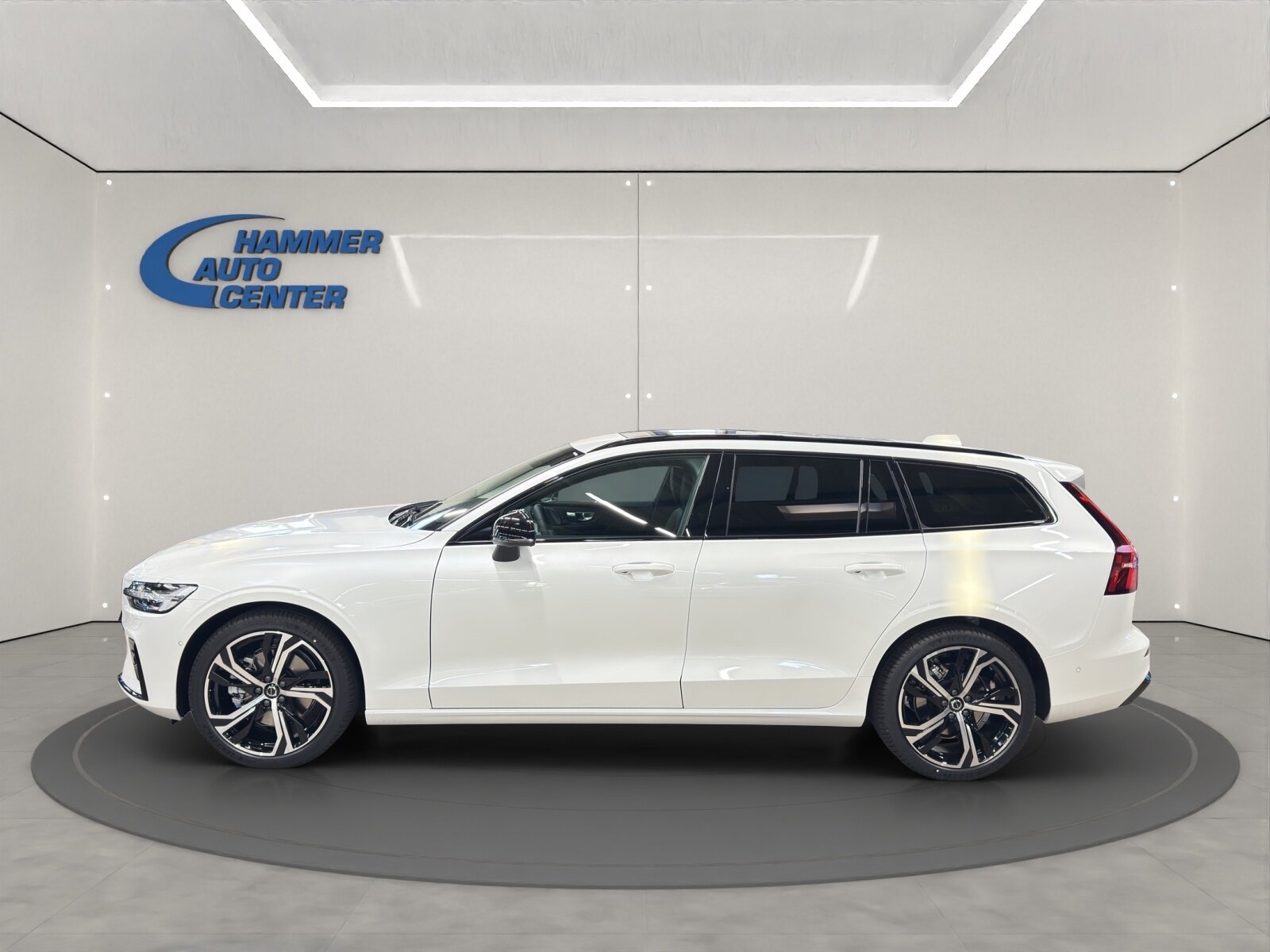 VOLVO V60 2.0 B4 Ultra Dark, Hybride Léger Essence/Électricité, Voiture de démonstration, Automatique - 2