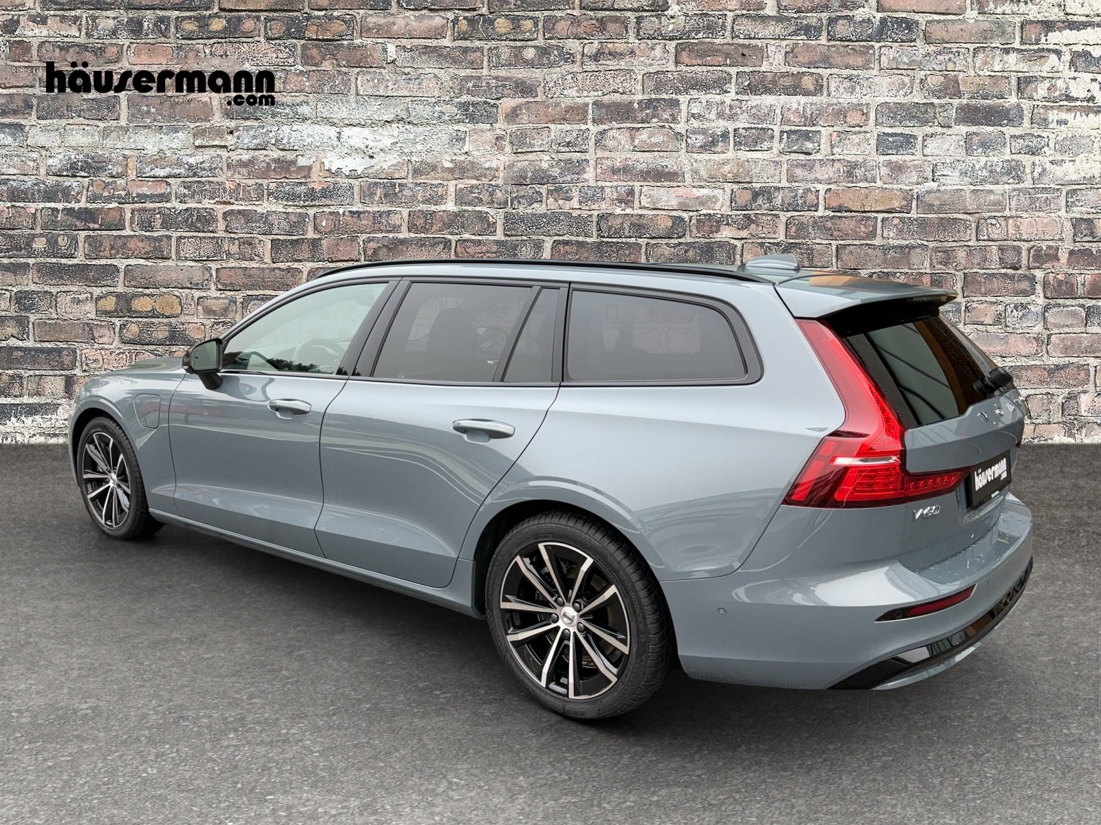 VOLVO V60 2.0 T6 TE Ultimate Dark eAWD, Hybride Rechargeable Essence/Électricité, Voiture de démonstration, Automatique - 3