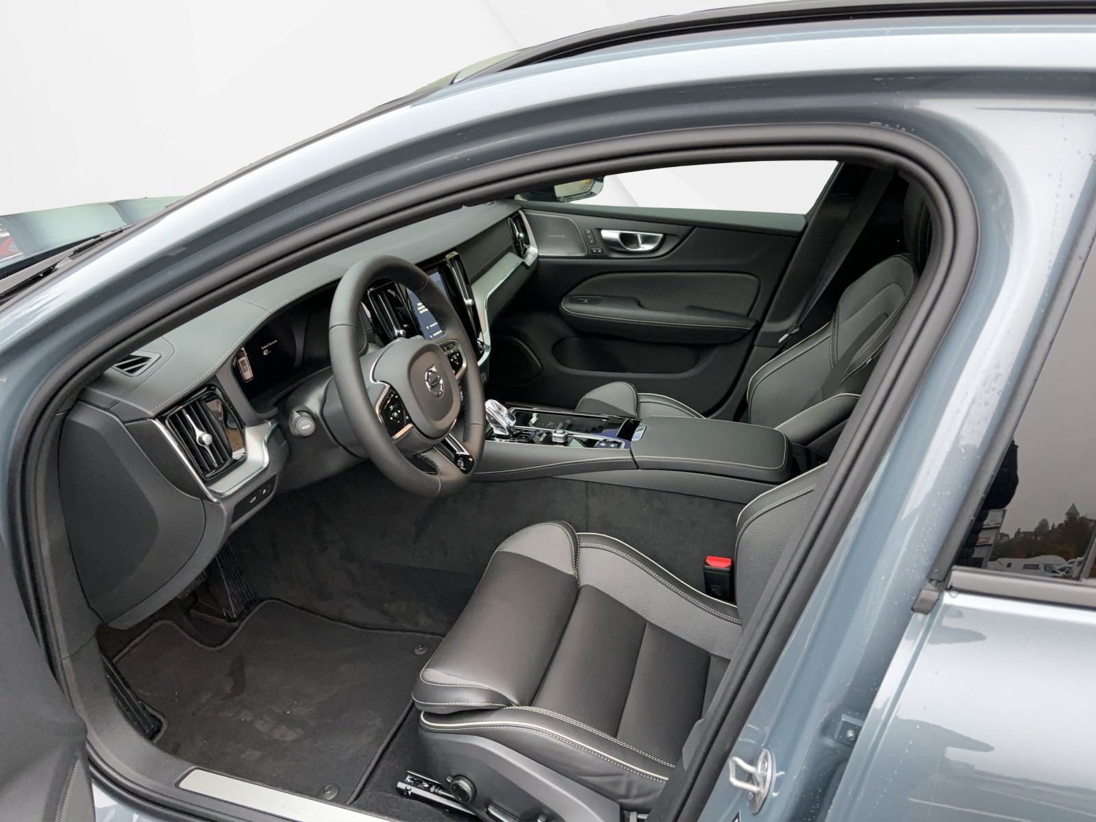 VOLVO V60 2.0 T6 TE Ultimate Dark eAWD, Hybride Rechargeable Essence/Électricité, Voiture de démonstration, Automatique - 4