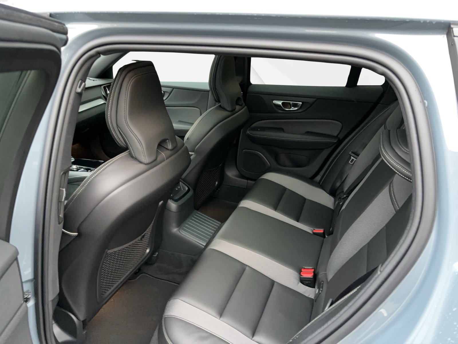 VOLVO V60 2.0 T6 TE Ultimate Dark eAWD, Hybride Rechargeable Essence/Électricité, Voiture de démonstration, Automatique - 5