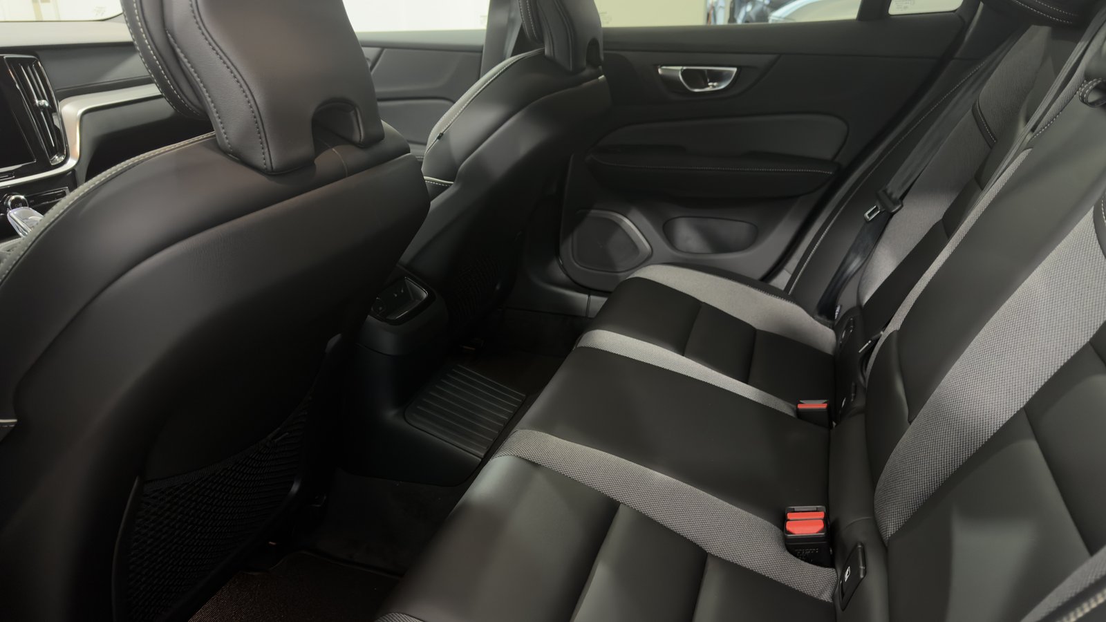 VOLVO V60 2.0 T6 TE Ultra Dark eAWD, Hybride Intégral Essence/Électricité, Voiture de démonstration, Automatique - 6