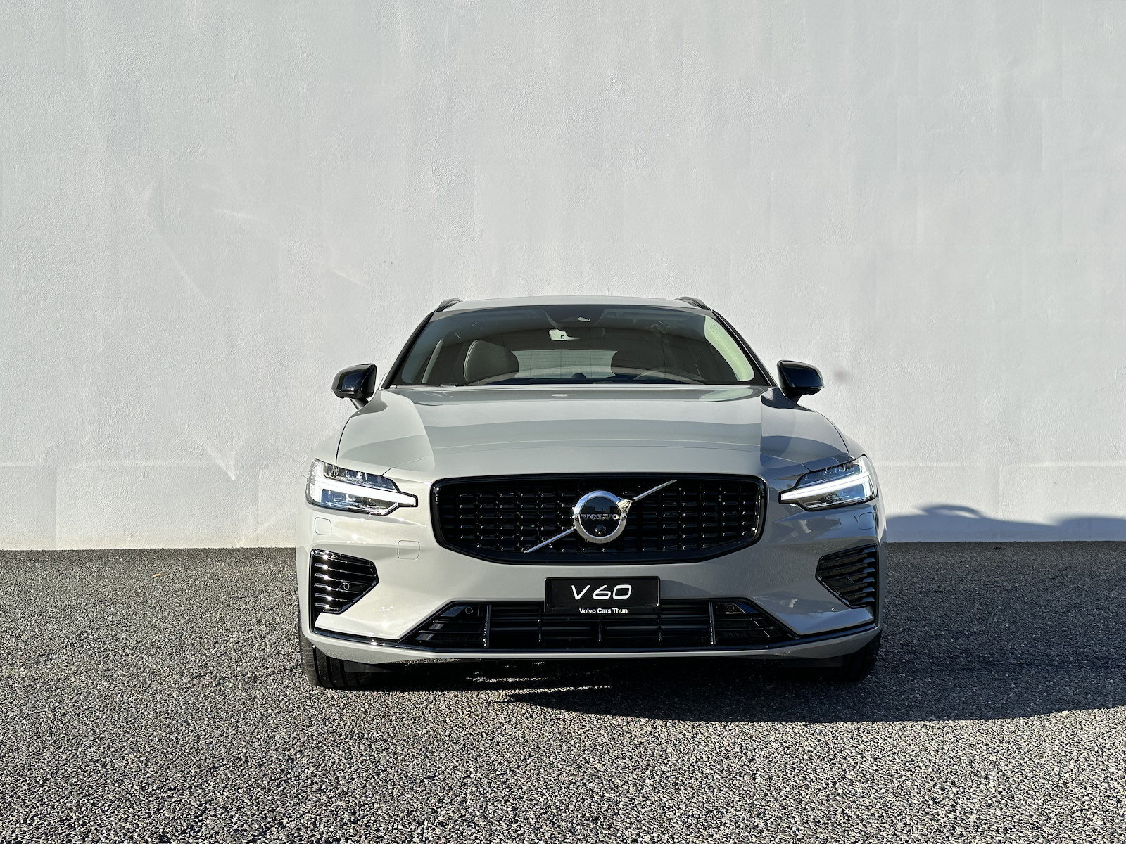 VOLVO V60 2.0 T8 TE Ultra Dark eAWD, Plug-in-Hybrid Benzin/Elektro, Vorführwagen, Automatik - 2