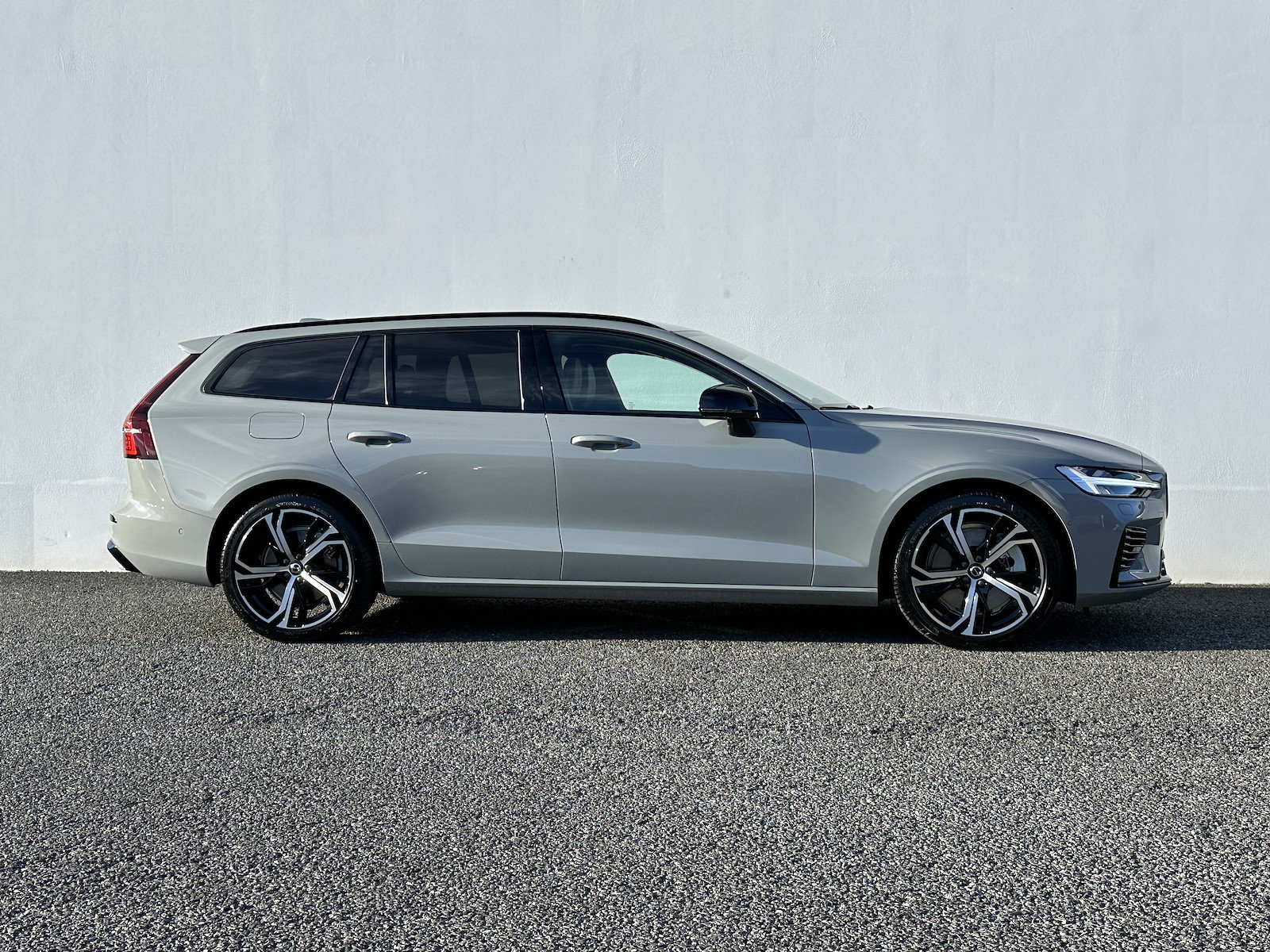 VOLVO V60 2.0 T8 TE Ultra Dark eAWD, Plug-in-Hybrid Benzin/Elektro, Vorführwagen, Automatik - 4