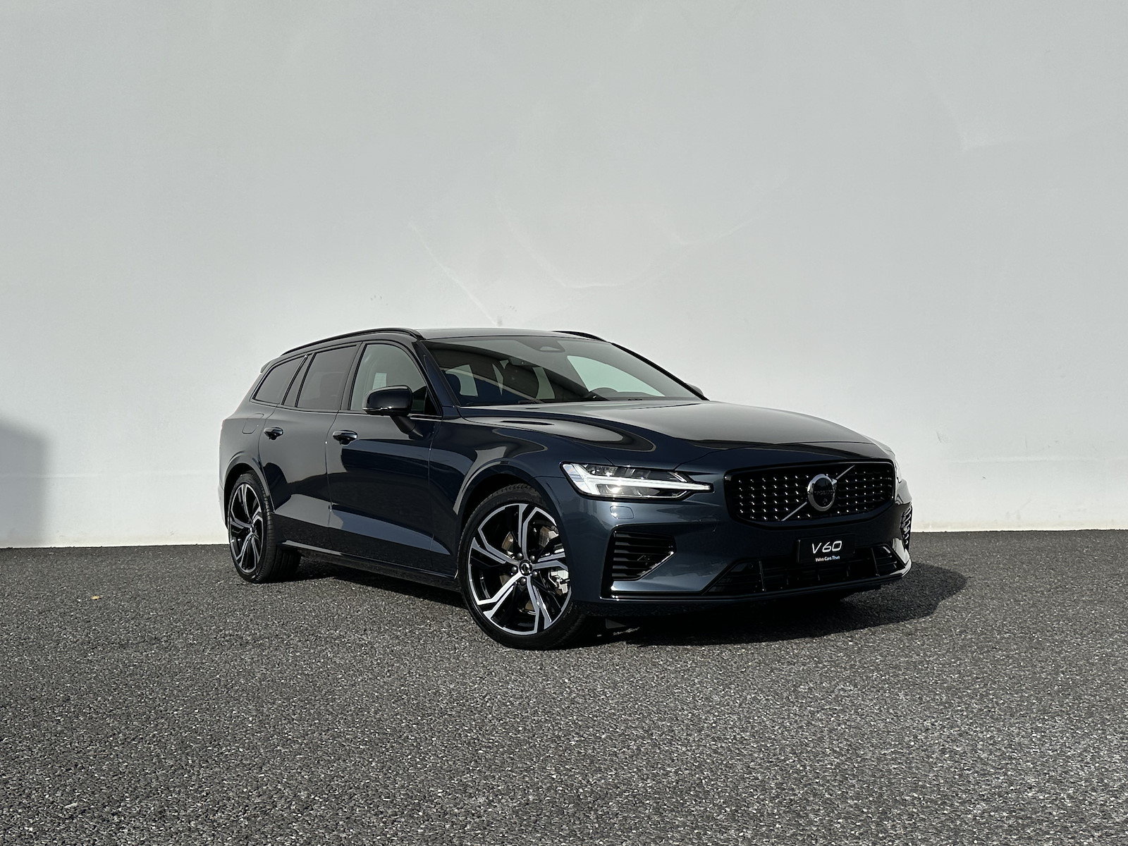 VOLVO V60 2.0 T8 TE Ultra Dark eAWD, Plug-in-Hybrid Benzin/Elektro, Vorführwagen, Automatik - 3