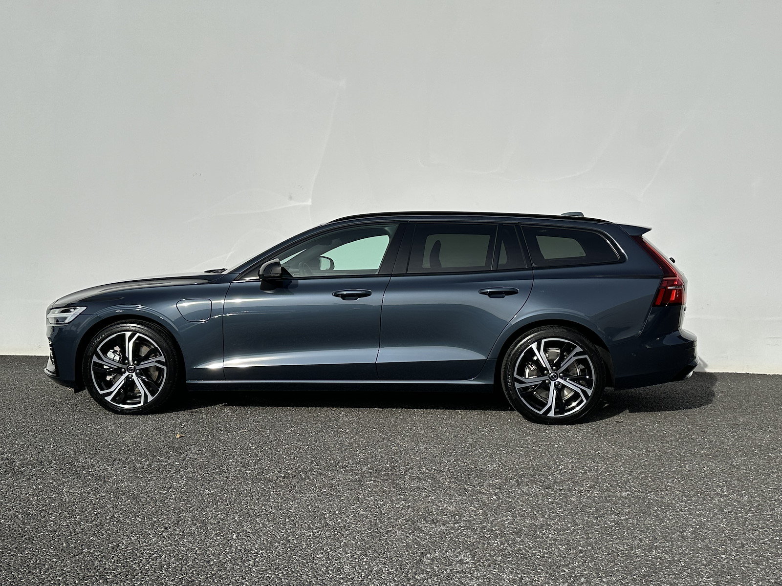 VOLVO V60 2.0 T8 TE Ultra Dark eAWD, Plug-in-Hybrid Benzin/Elektro, Vorführwagen, Automatik - 5