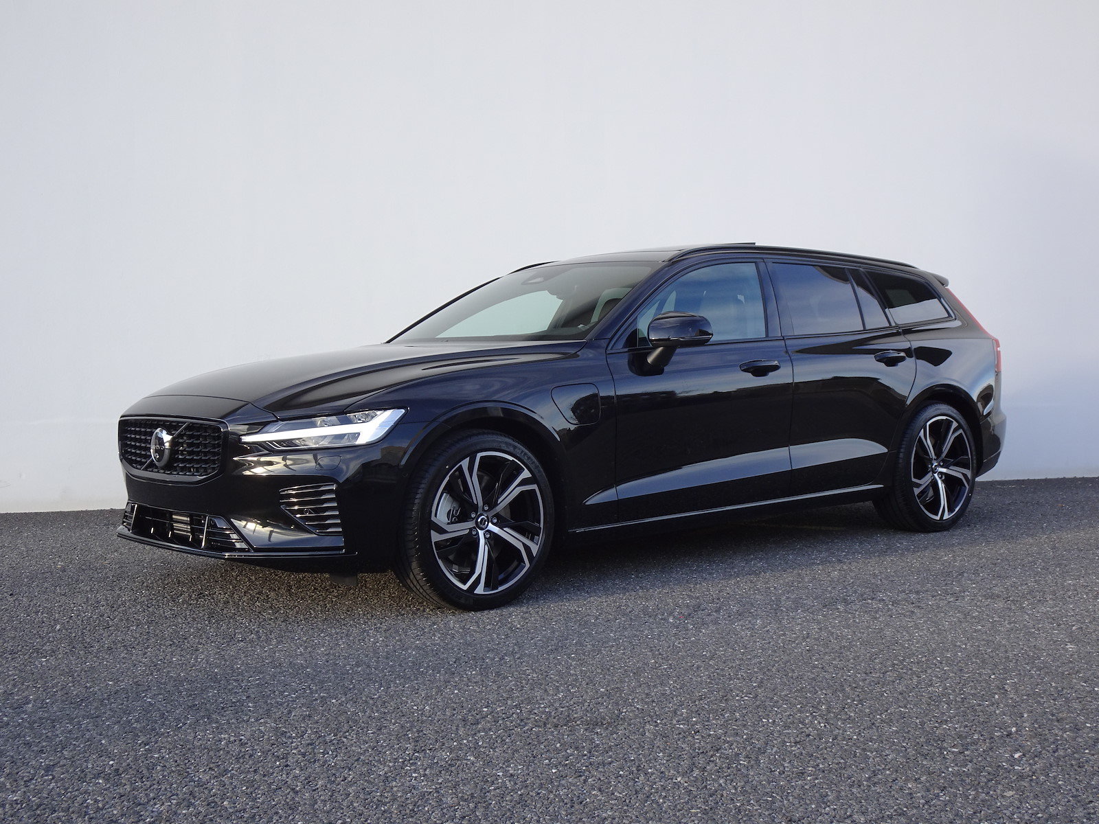 VOLVO V60 2.0 T8 TE Ultra Dark eAWD