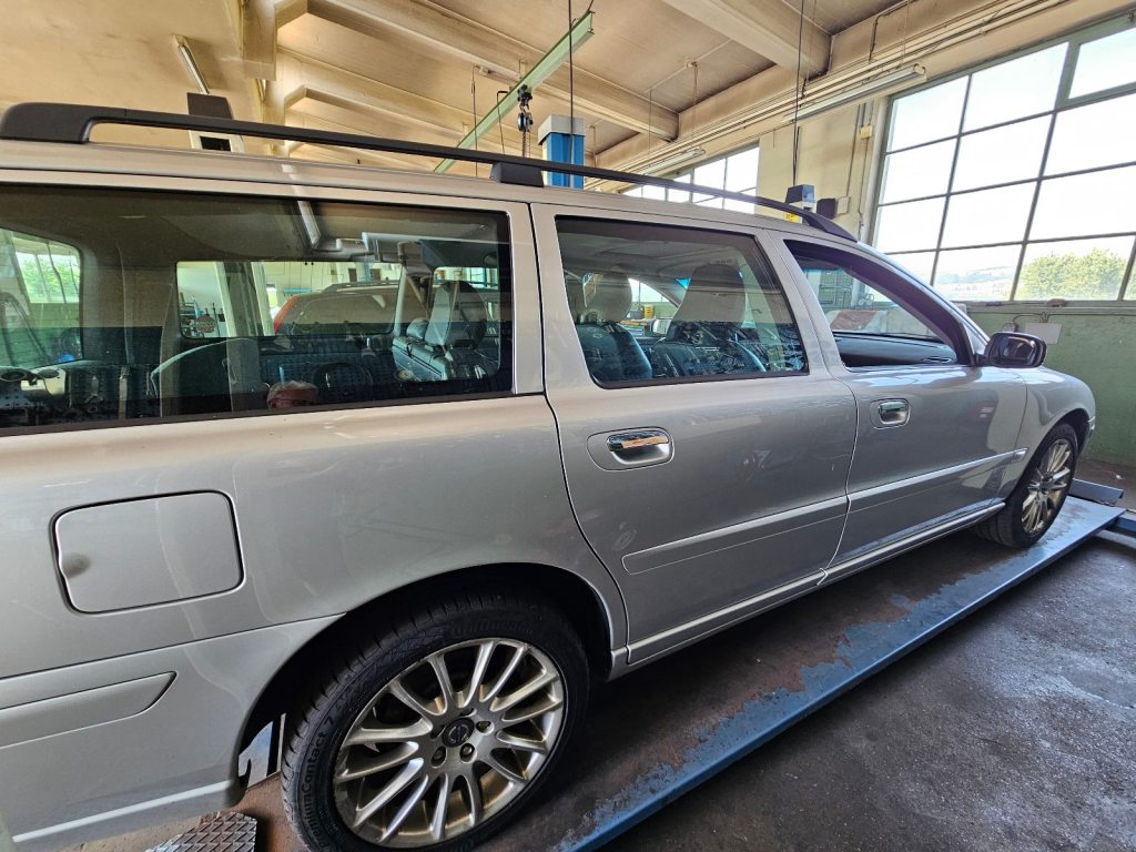 VOLVO V70 2.5 20V T 210 Move AWD, Petrol, Second hand / Used, Automatic - 4