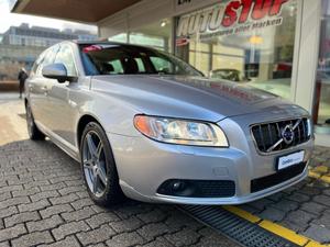 VOLVO V70 D5 AWD Momentum Geartronic