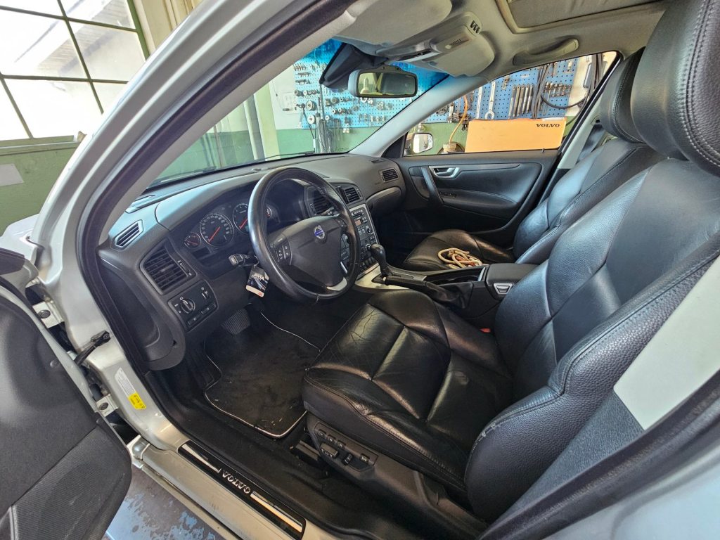 VOLVO V70 2.5 20V T 210 Move AWD, Petrol, Second hand / Used, Automatic - 5