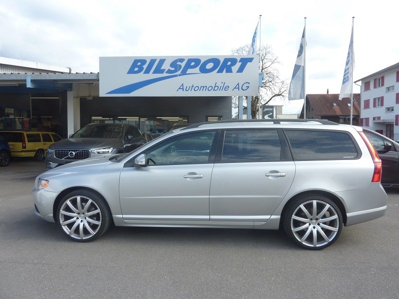 VOLVO V70 2.5T Momentum Geartronic