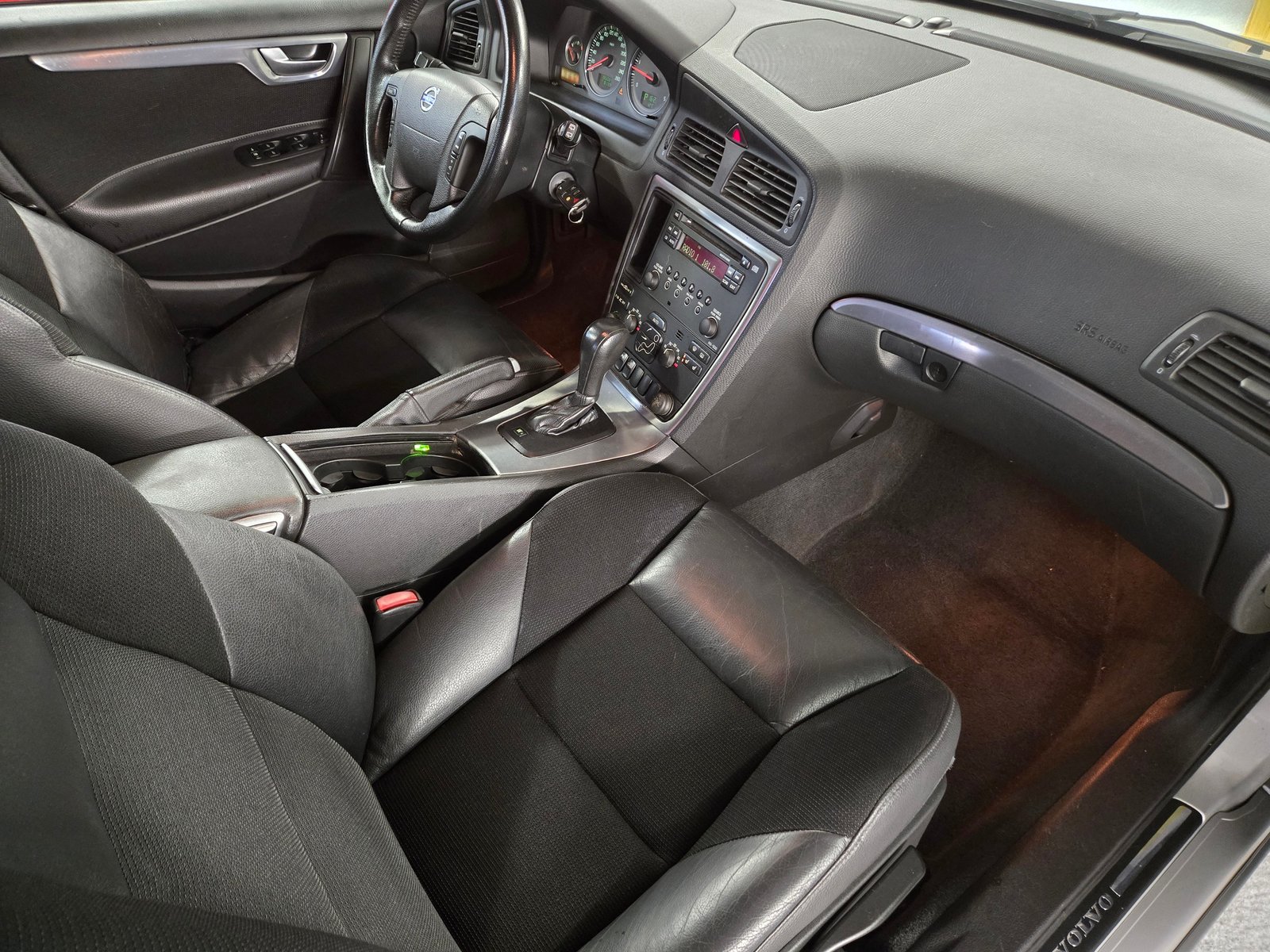 VOLVO V70 2.4D Momentum, Diesel, Second hand / Used, Automatic - 4