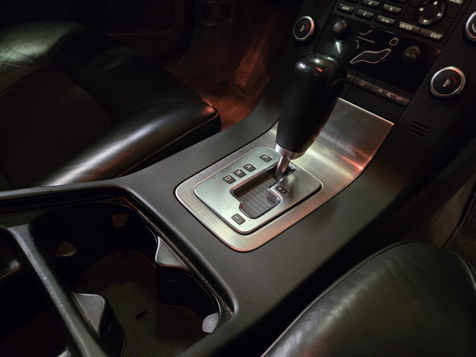 VOLVO V70 D5 Momentum Geartronic, Diesel, Second hand / Used, Automatic - 4