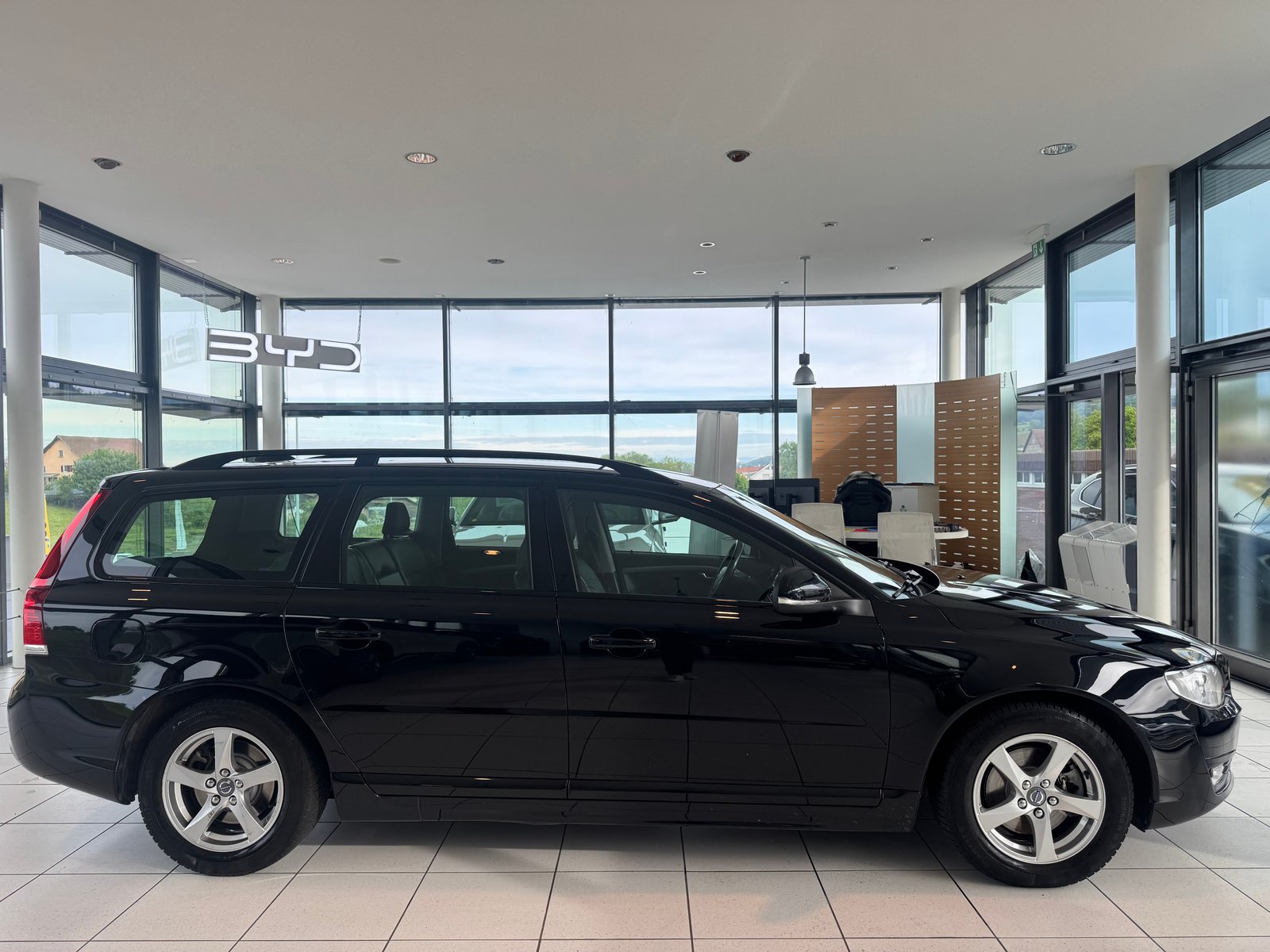 VOLVO V70 D2 Momentum ClassicEd, Diesel, Occasion / Gebraucht, Automatik - 7