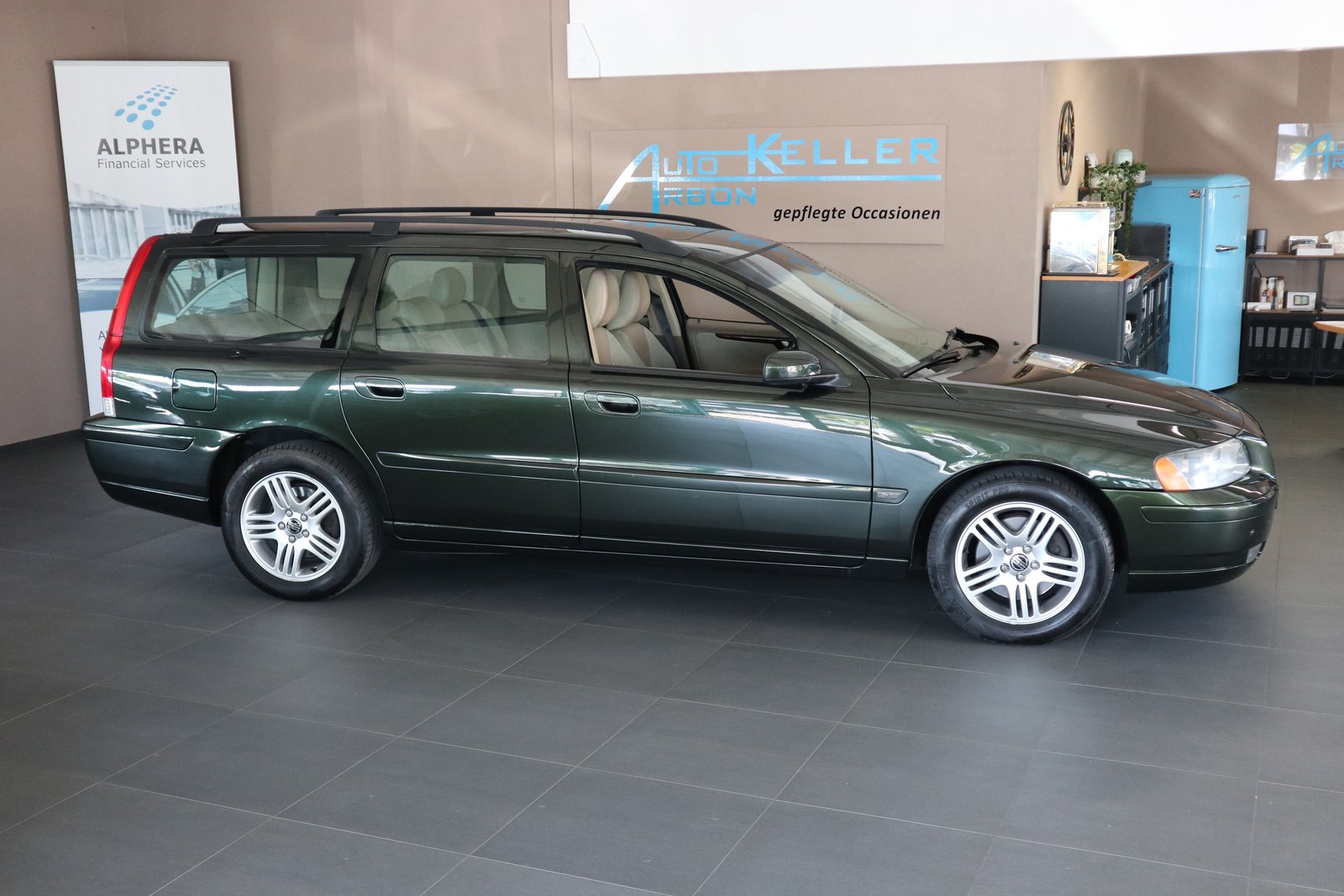 VOLVO V70 2.4 Momentum, Essence, Occasion / Utilisé, Automatique
