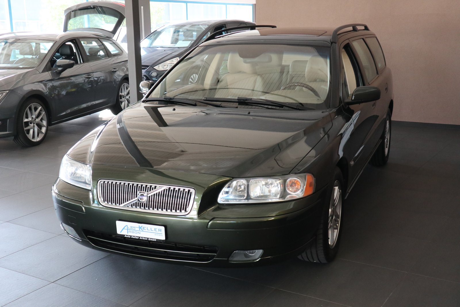 VOLVO V70 2.4 Momentum, Essence, Occasion / Utilisé, Automatique - 5