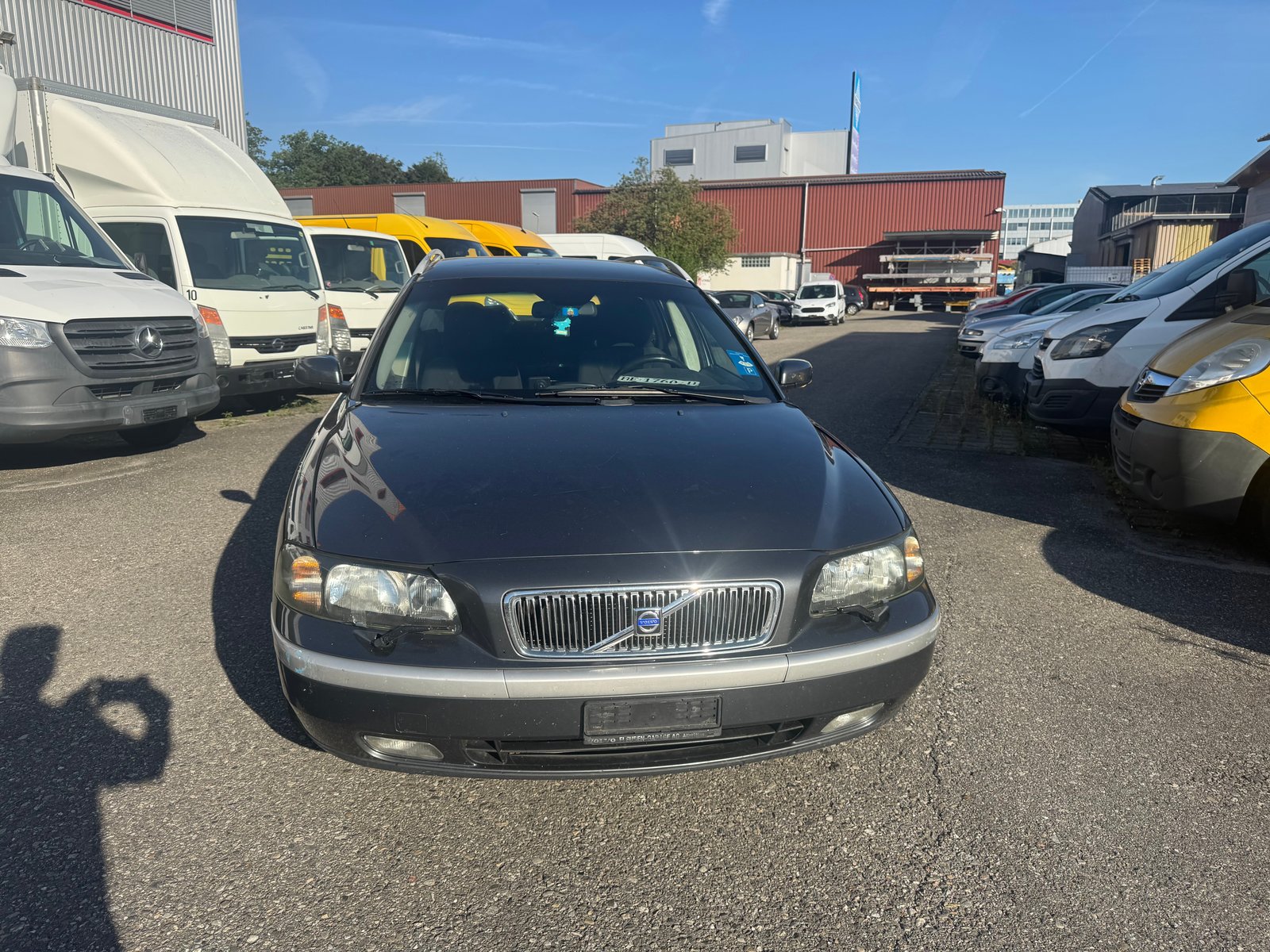 VOLVO V70 2.4 Titanium Edition, Petrol, Second hand / Used, Manual - 2