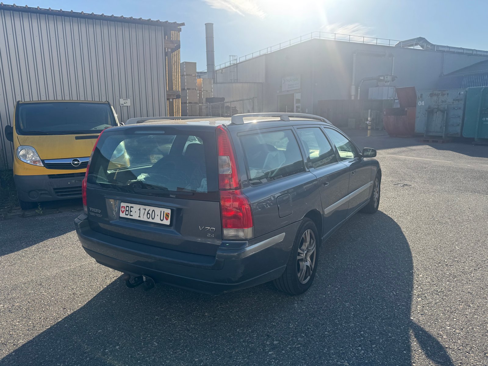VOLVO V70 2.4 Titanium Edition, Petrol, Second hand / Used, Manual - 4