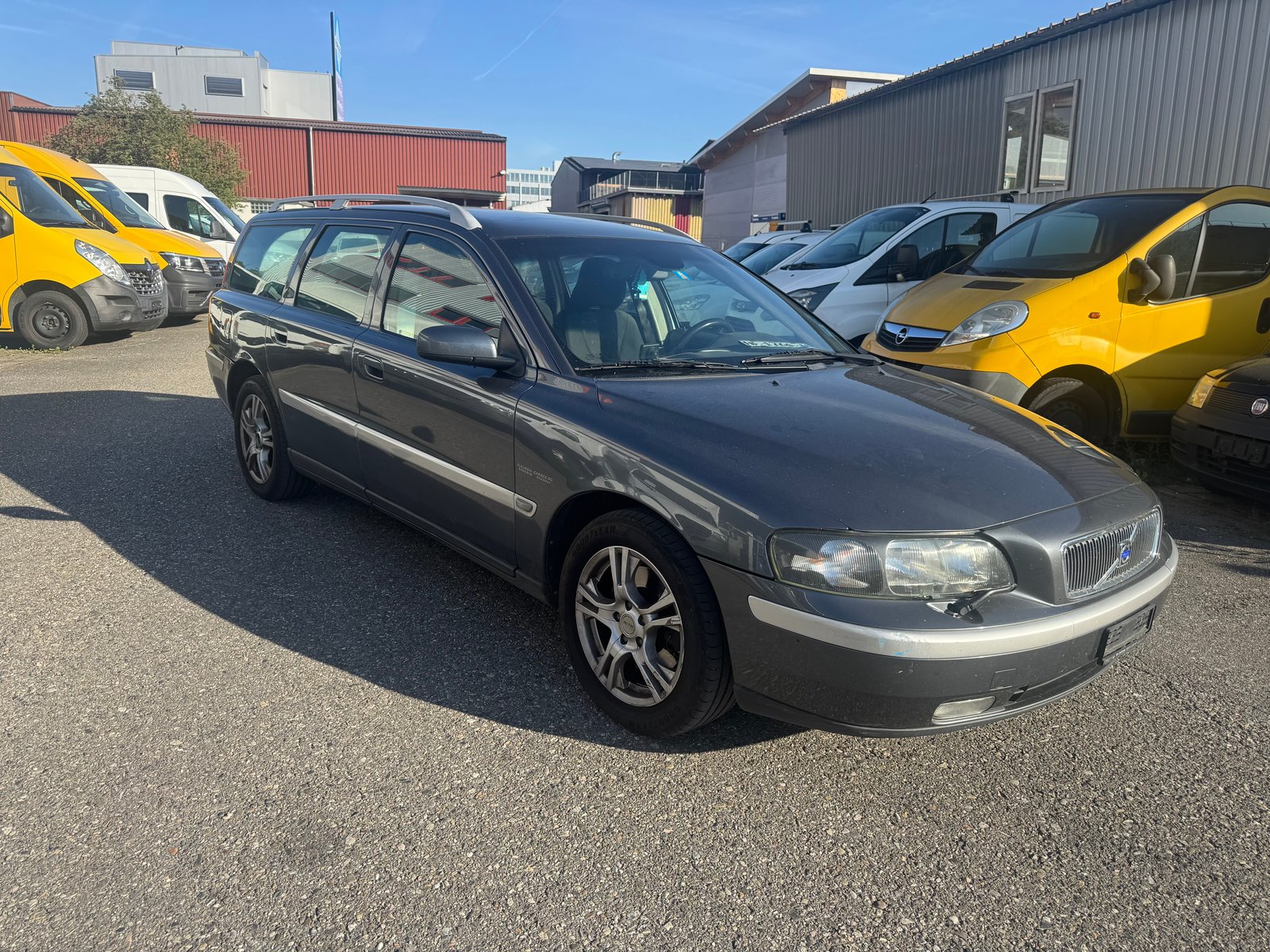 VOLVO V70 2.4 Titanium Edition, Petrol, Second hand / Used, Manual - 5
