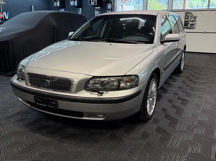 VOLVO V70 2.5T, Petrol, Second hand / Used, Manual