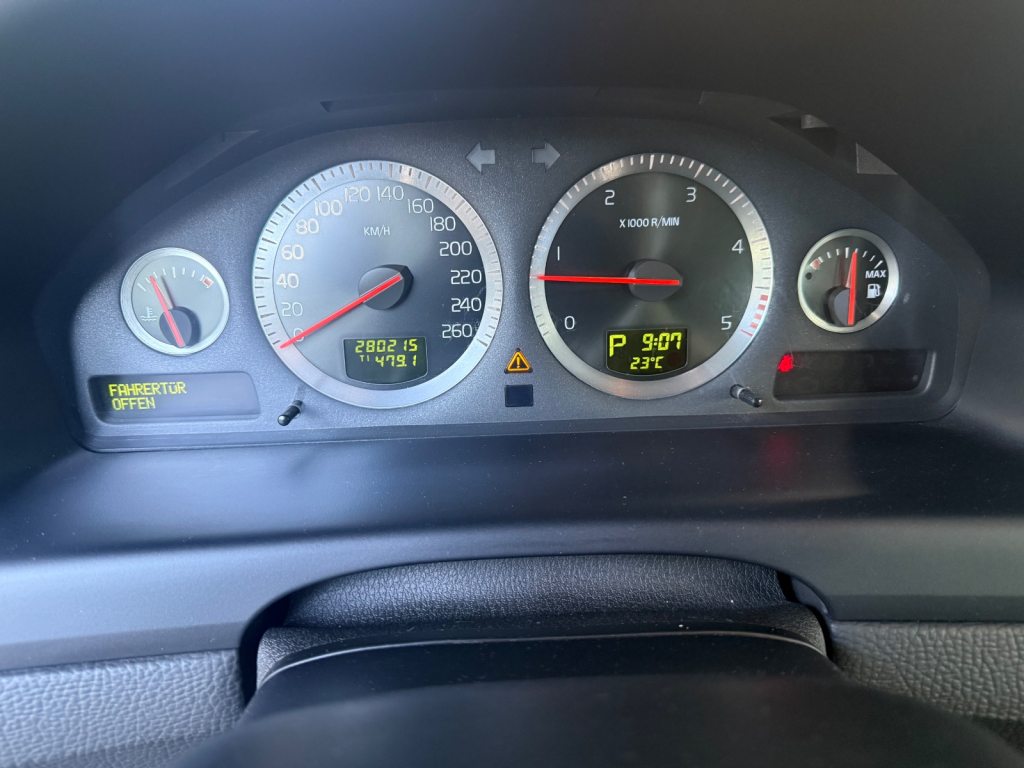 VOLVO V70 2.0 20V T 180 Momentum, Benzin, Occasion / Gebraucht, Automatik - 7