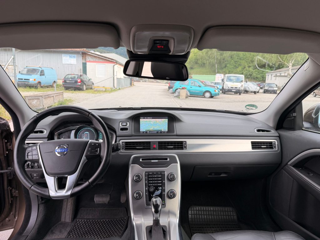 VOLVO V70 2.4 D5 Summum AWD, Diesel, Second hand / Used, Automatic - 6