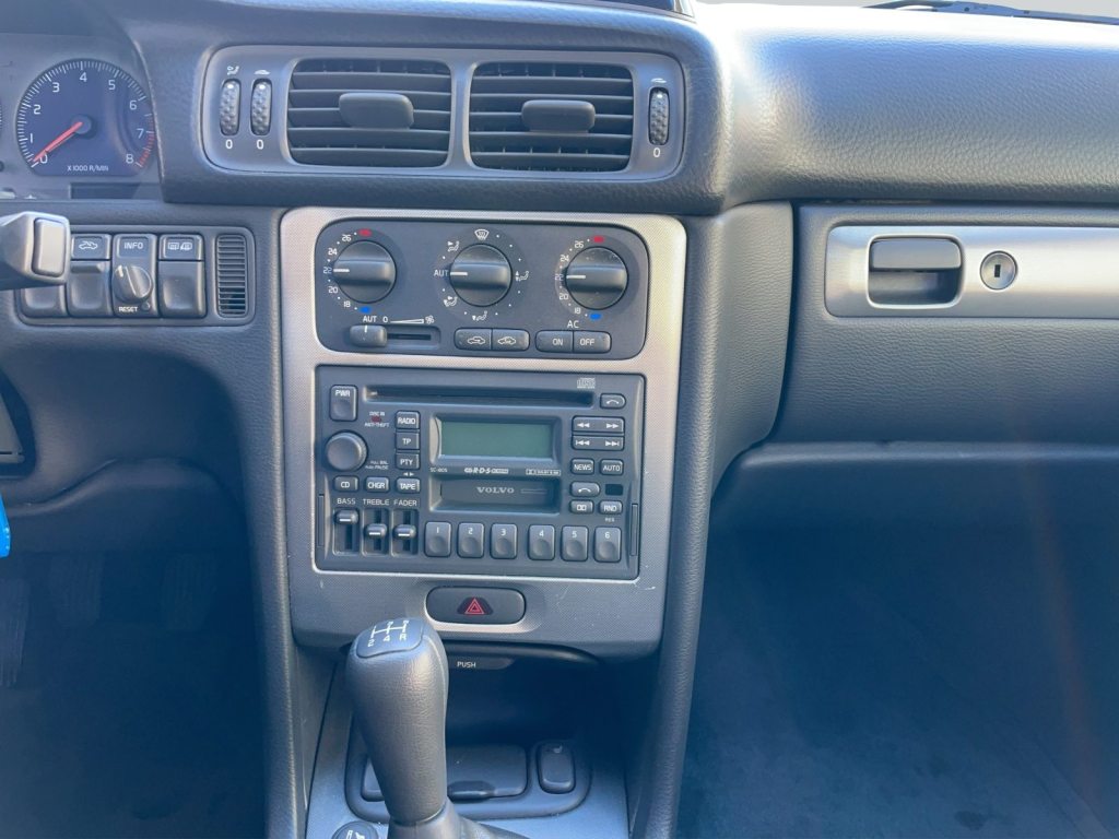 VOLVO V70 R AWD, Essence, Occasion / Utilisé, Manuelle - 6