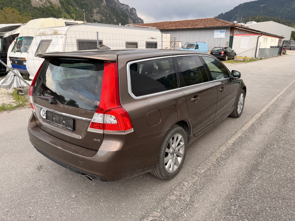 VOLVO V70 2.4 D5 Summum AWD, Diesel, Second hand / Used, Automatic - 4