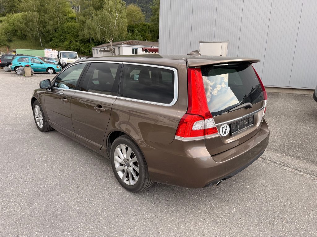 VOLVO V70 2.4 D5 Summum AWD, Diesel, Second hand / Used, Automatic - 3