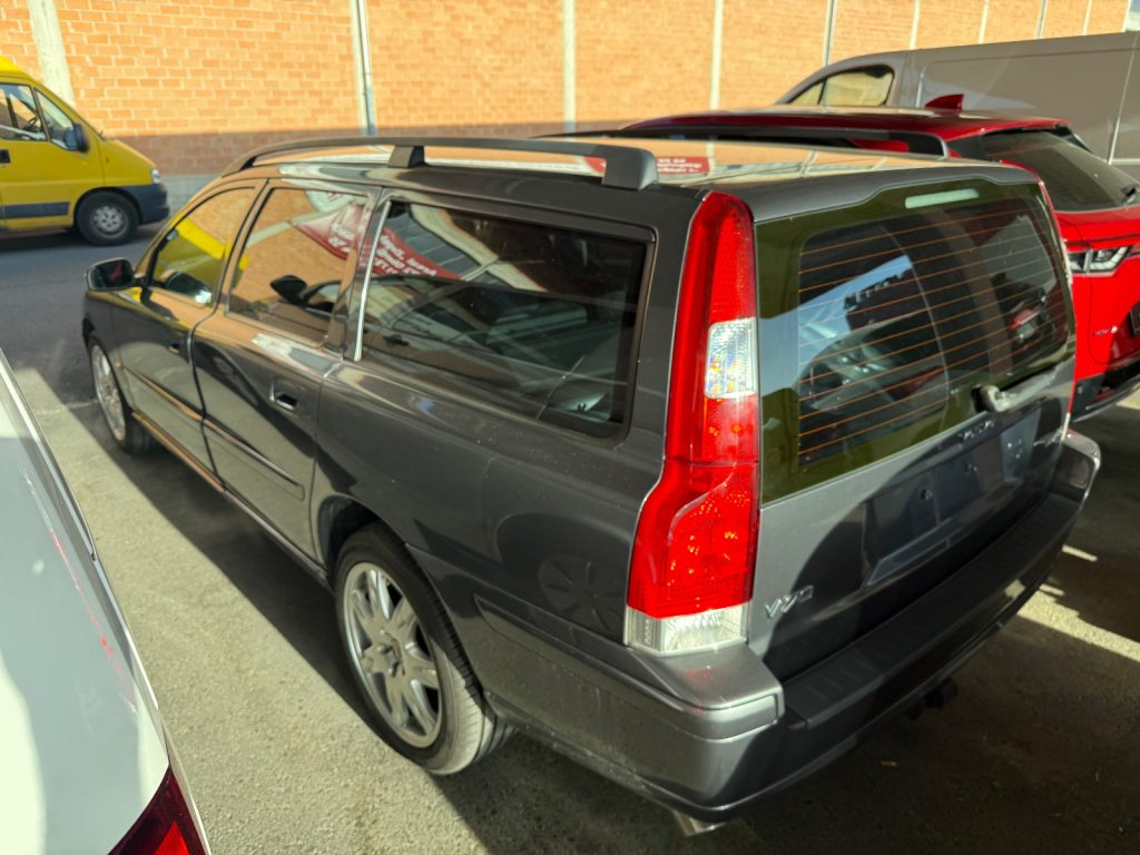 VOLVO V70 2.4 D5 20V 185 Momentum AWD, Diesel, Occasion / Gebraucht, Automatik - 2