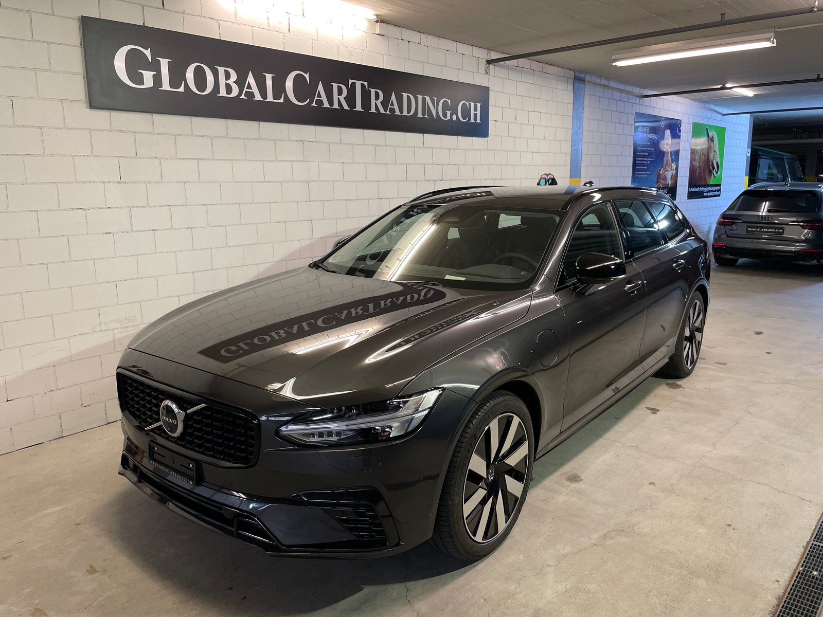 VOLVO V90 T6 eAWD Plug in Hybrid Plus Dark Geartronic inkl. AHK