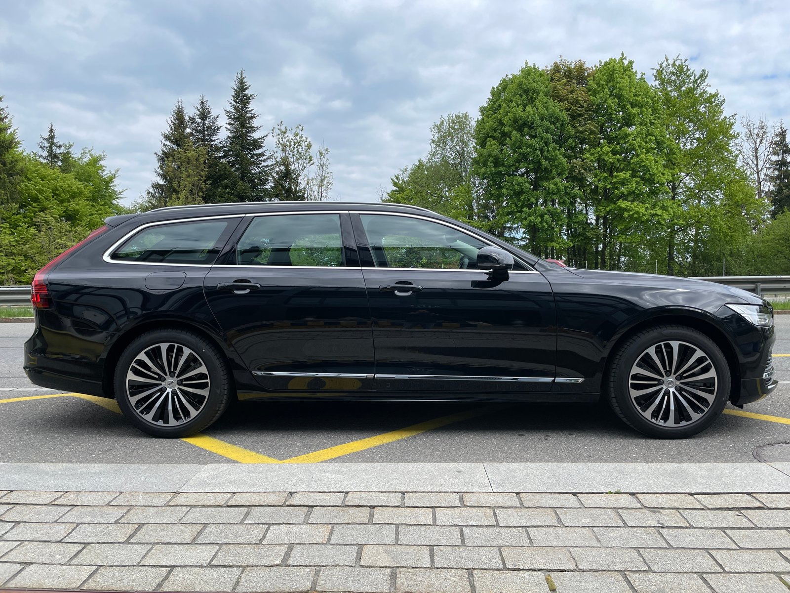 VOLVO V90 T6 eAWD Plug in Hybrid Plus Dark Geartronic, Plug-in-Hybrid Petrol/Electric, New car, Automatic - 4