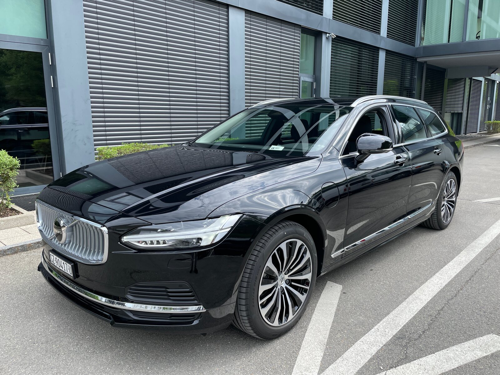 VOLVO V90 T6 eAWD Plug in Hybrid Core Geartronic mit AHK