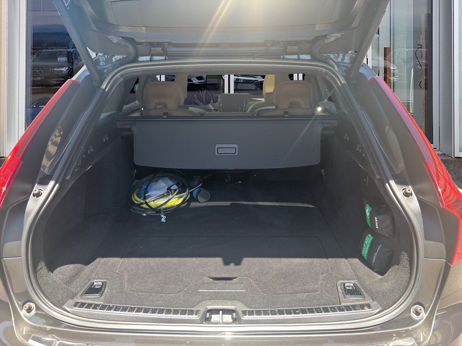 VOLVO V90 2.0 T8 TE Inscription AWD, Plug-in-Hybrid Benzin/Elektro, Occasion / Gebraucht, Automatik - 7