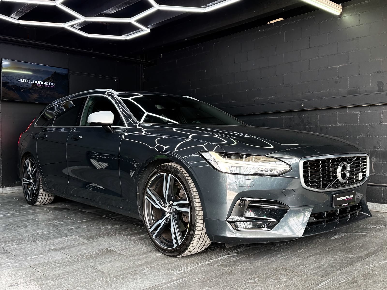 VOLVO V90 D5 AWD R-Design Geartronic Powerpulse, Diesel, Occasion / Utilisé, Automatique - 2