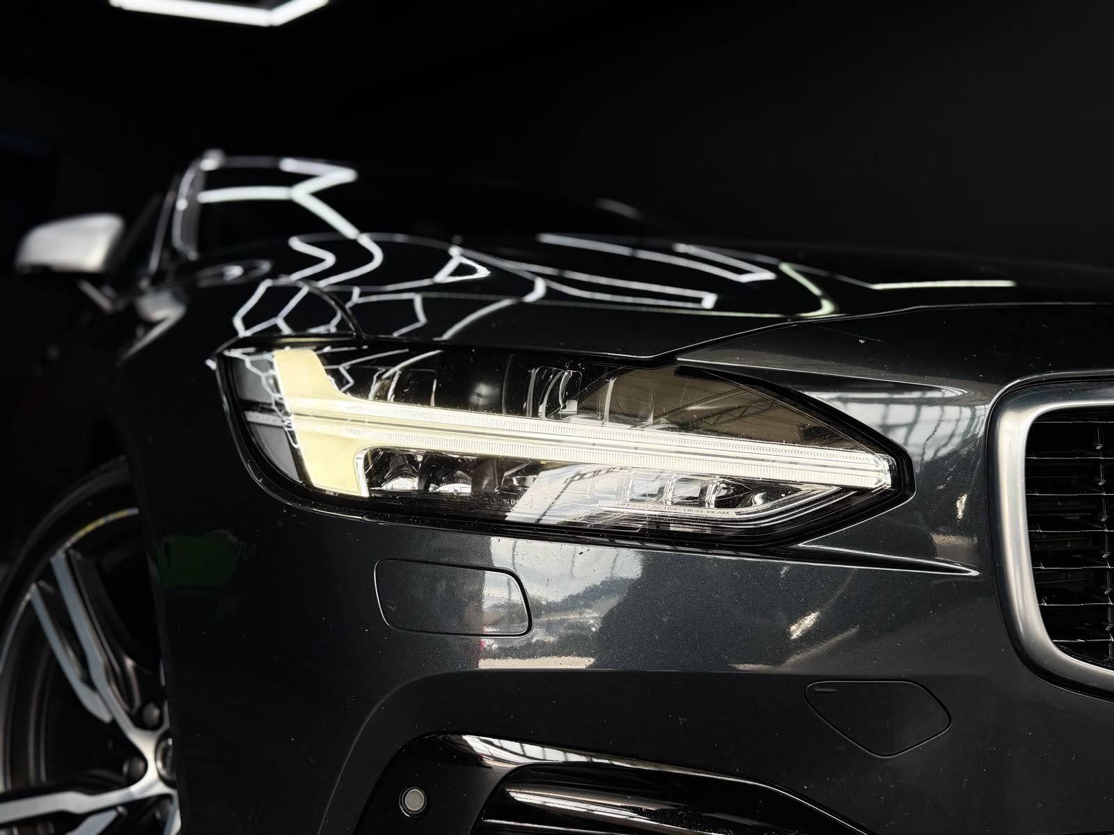 VOLVO V90 D5 AWD R-Design Geartronic Powerpulse, Diesel, Occasion / Utilisé, Automatique - 4