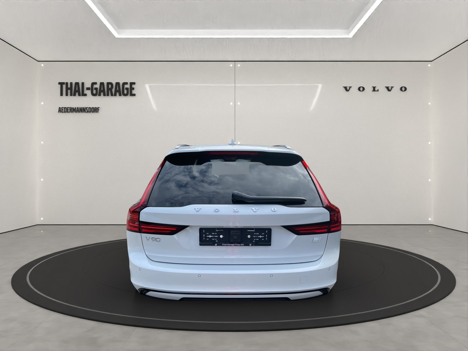 VOLVO V90 2.0 T8 TE Ultimate Dark eAWD, Plug-in-Hybrid Petrol/Electric, Ex-demonstrator, Automatic - 4