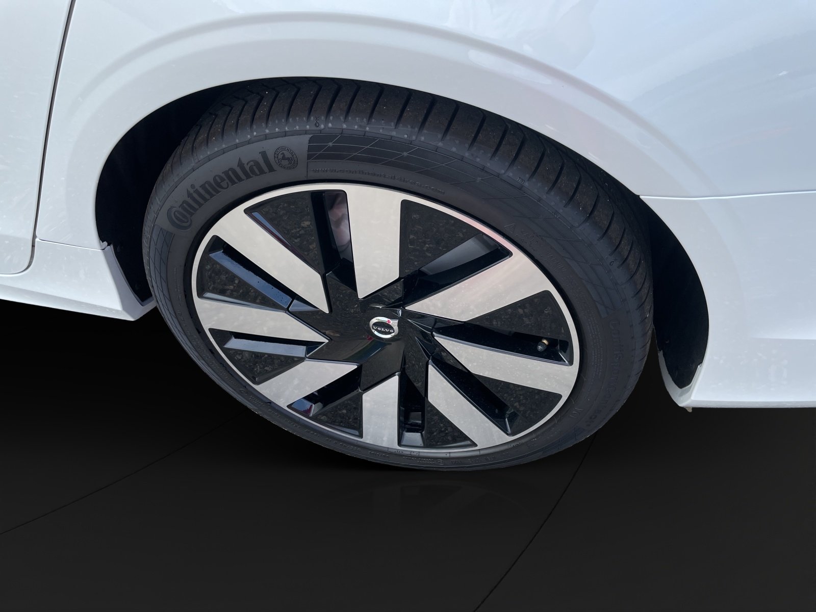 VOLVO V90 2.0 T8 TE Ultimate Dark eAWD, Plug-in-Hybrid Petrol/Electric, Ex-demonstrator, Automatic - 5