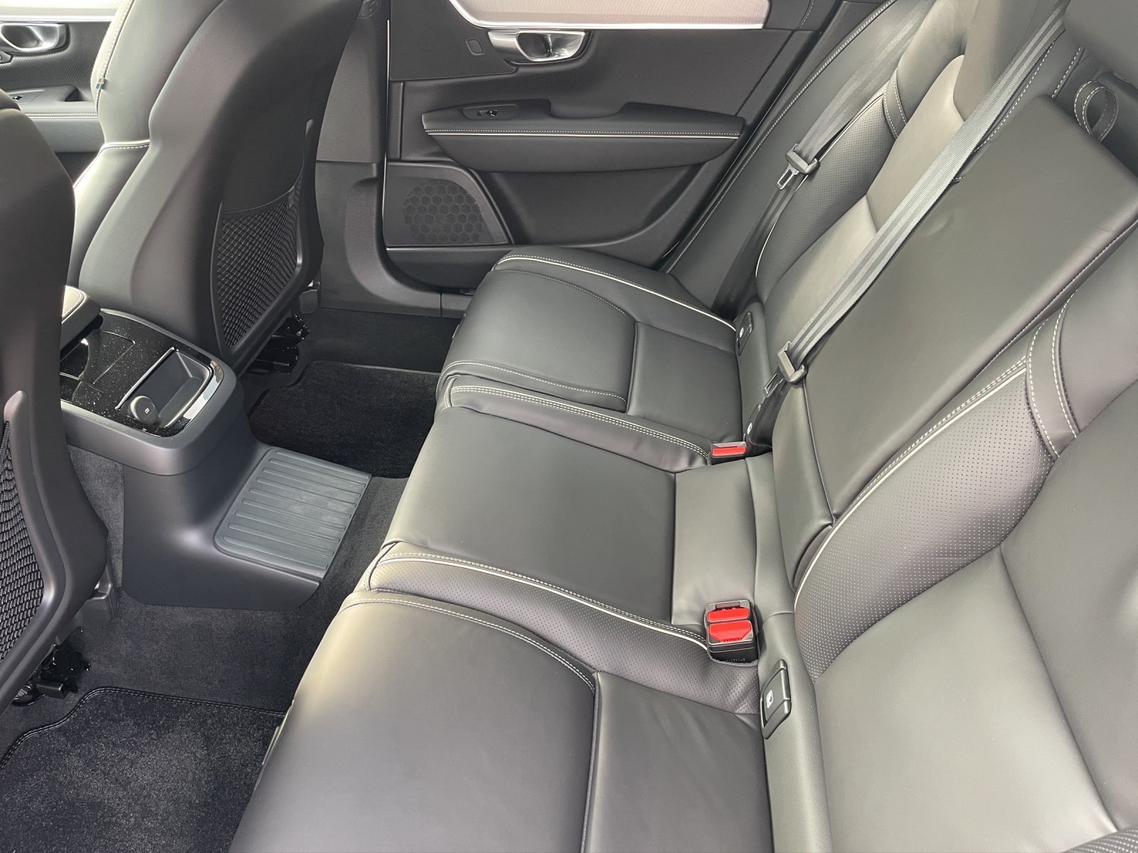 VOLVO V90 2.0 T8 TE Ultimate Dark eAWD, Plug-in-Hybrid Petrol/Electric, Ex-demonstrator, Automatic - 7