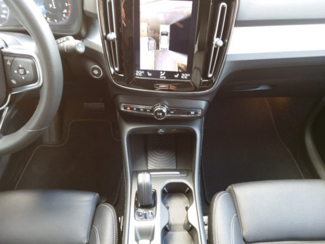 VOLVO XC40 D3 AWD Momentum, Occasion / Gebraucht, Automat - 7