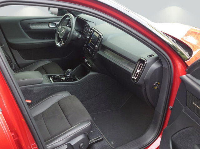 VOLVO XC40 T4 AWD R-Design, Benzin, Occasion / Gebraucht, Automatik - 7
