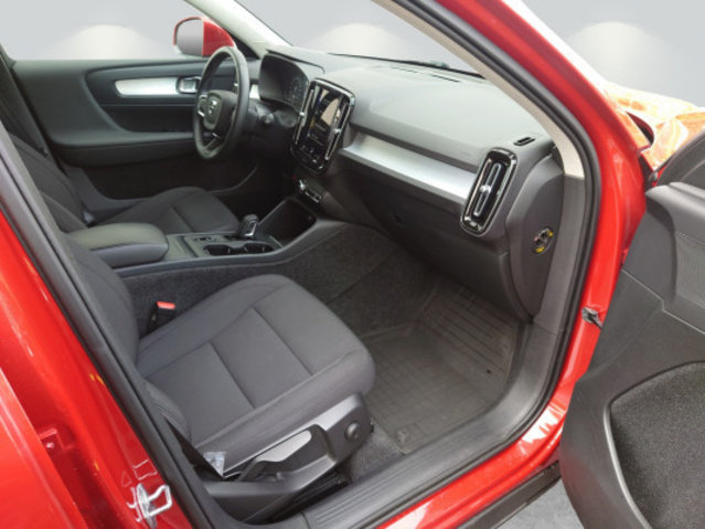 VOLVO XC40 B4 B AWD Momentum, Occasion / Gebraucht, Automatik - 7