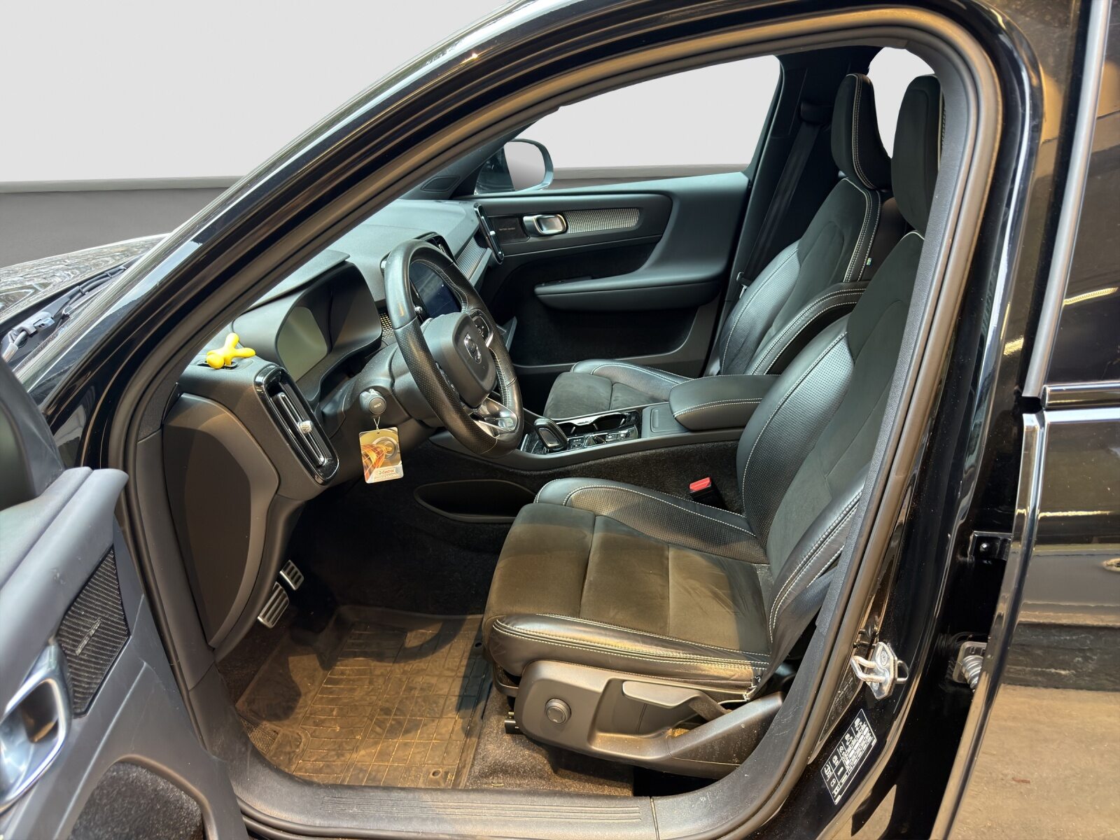 VOLVO XC40 B4 B AWD R-Design, Benzin, Occasion / Gebraucht, Automatik - 6