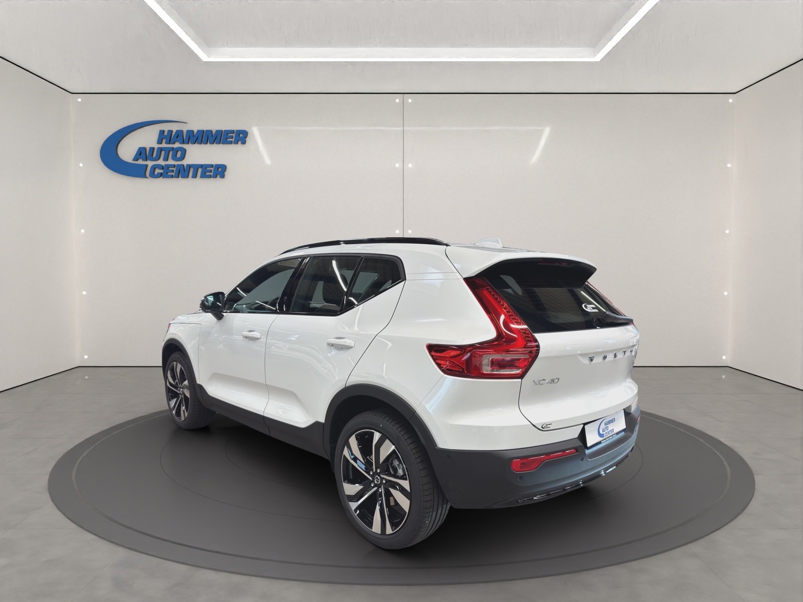 VOLVO XC40 2.0 B4 MH Ultra Dark, Mild-Hybrid Petrol/Electric, New car, Automatic - 3